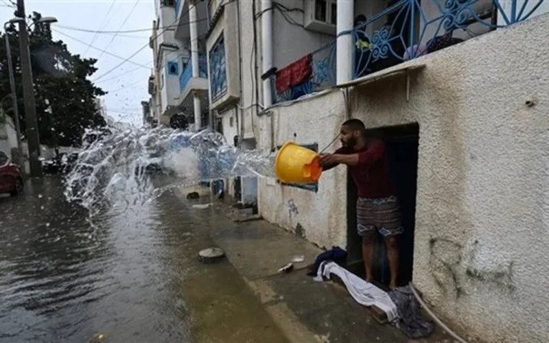 الجيش الوطني يتدخل.. عمليات إنقاذ واسعة للمواطنين والسيارات العالقة بسيول تونس